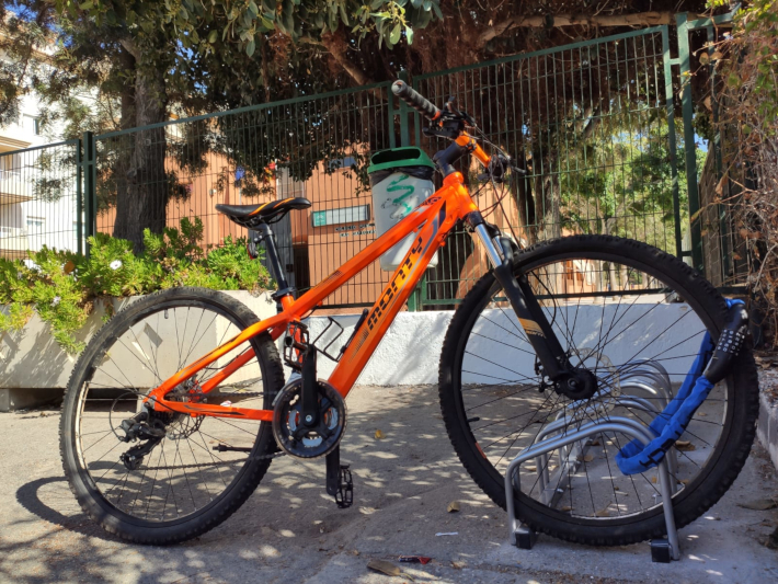 La AMPA del C.P Las Gaviotas de La Herradura adquiere un aparcamiento de bicis para fomentar una vida saludable
